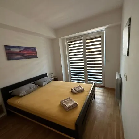 Golden Lux Apartament *