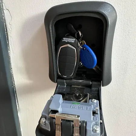 Golden Lux סקופיה